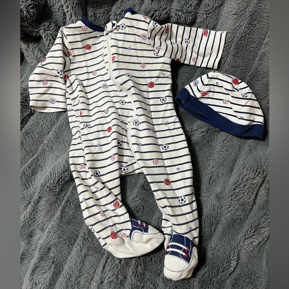 3 mo sports Onesie and hat - Picture 1 of 2